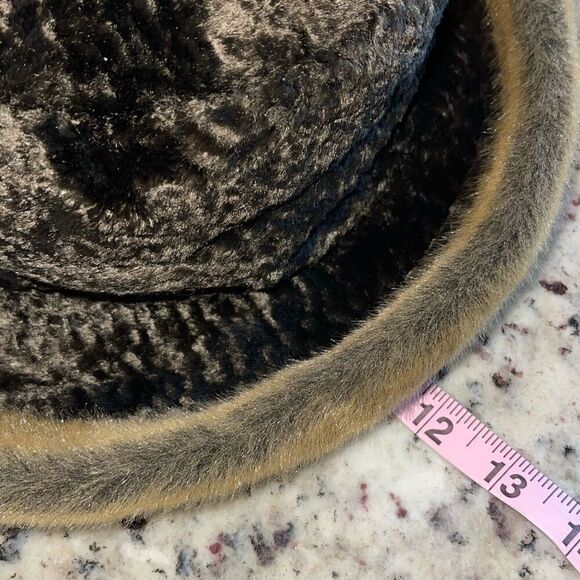 Edna Mae’s Vintage Boutique Winter Bucket Hat Newport Rhode Island‎ main image 7
